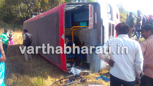 ಕೆಎಸ್‌ಆರ್‌ಟಿಸಿ  ಬಸ್ ಪಲ್ಟಿ: ಹಲವರಿಗೆ ಗಾಯ